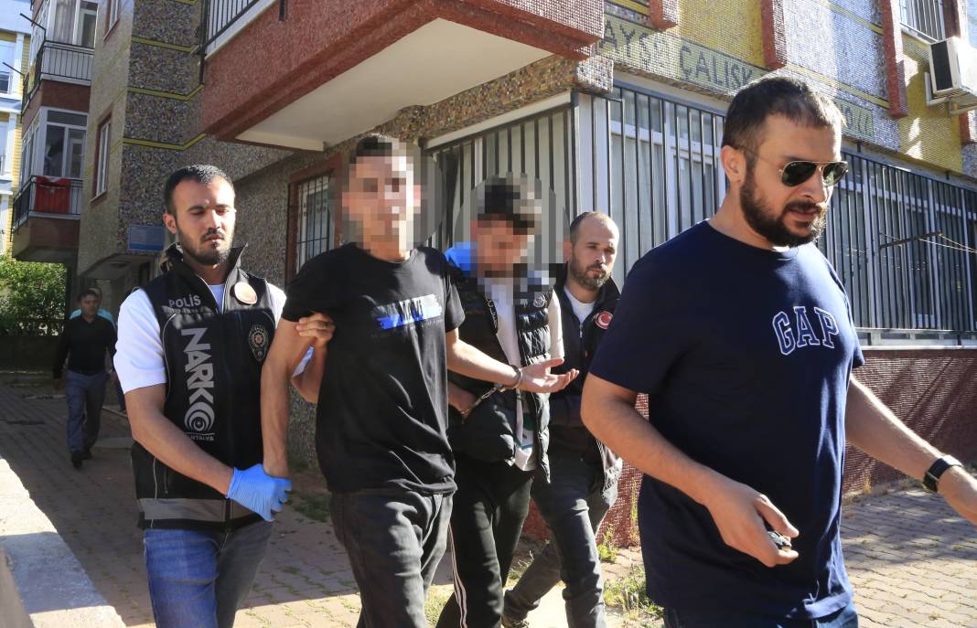 25 adresi 450 polis bastı. Şok eden uyuşturucu satışı 8