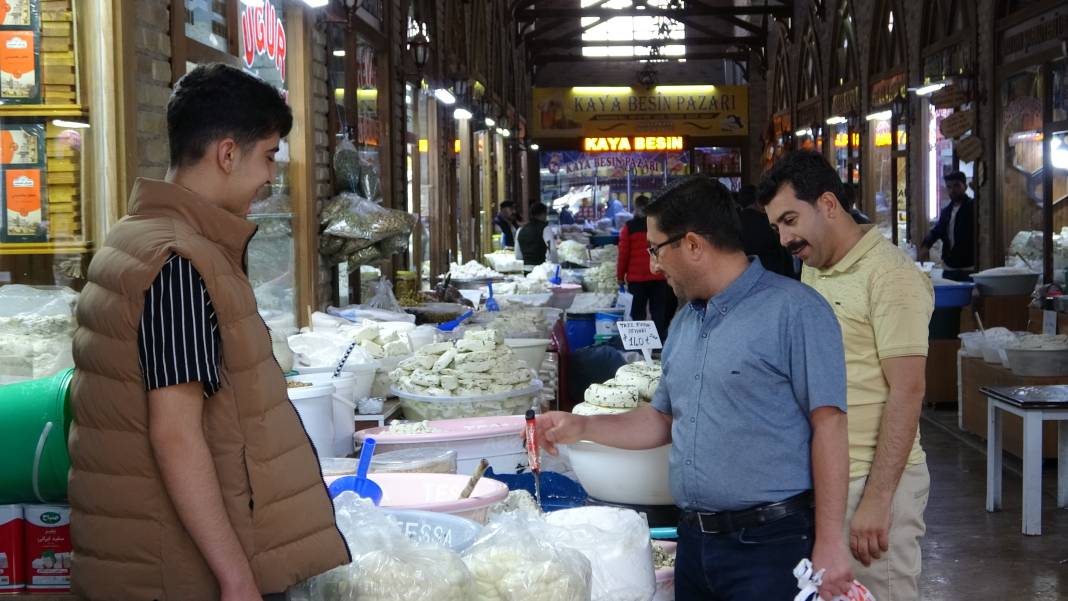 Sofraların vazgeçilmezi 200 TL'den satışta! Dağlardan toplanan bitkilerden yapılıyor 4