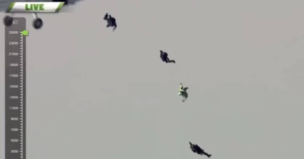 7620 metre yükseklikten atlayıp paraşütsüz yere indi. Tarihte uçuş ekipmanı olmadan atlayan ilk kişi 2