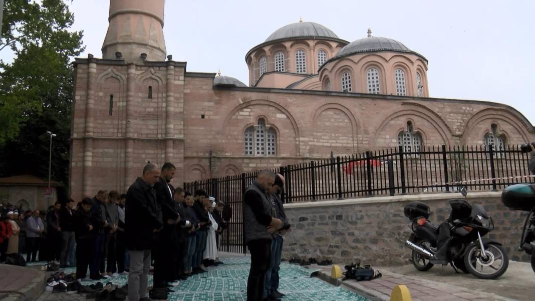 Kiliseden camiye çevrilen Kariye Camii’nde 79 yıl sonra ilk cuma namazı 27