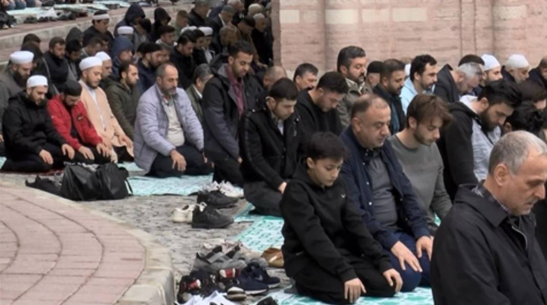 Kiliseden camiye çevrilen Kariye Camii’nde 79 yıl sonra ilk cuma namazı 28