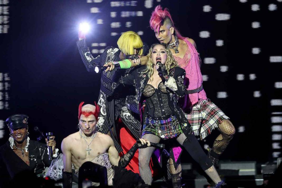 Madonna Brezilya’da 1,5 milyon kişiye konser verdi 9