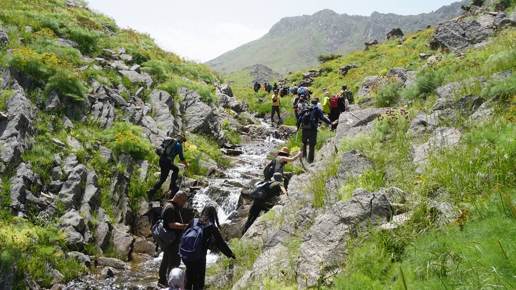 Halk arasında 'ağlayan gelin' olarak biliniyor. Görmek isteyenler kilometrelerce yol katediyor 8