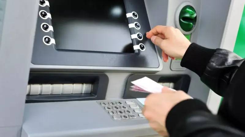 ATM'lere yeni güncelleme geldi. Artık bunu yapanın kartını ATM'ler anında yutacak 14