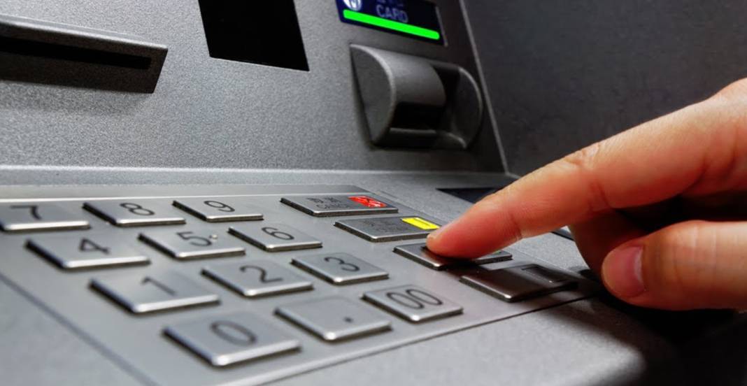 Bu hataları yaparsanız ATM kartınızı yutacak 8