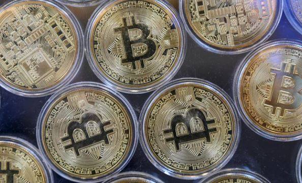 Milyarder iş insanı Bitcoin'in 1 milyon doları göreceği tarihi açıkladı. Bugün 62 bin 890 dolardan işlem görüyor 4