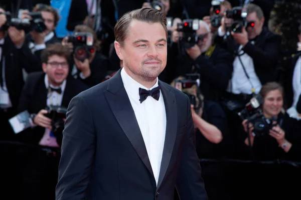 Dünyada ünlü oyuncu Leonardo DiCaprio 25 yaşındaki sevgilisiyle aşka geldi 11