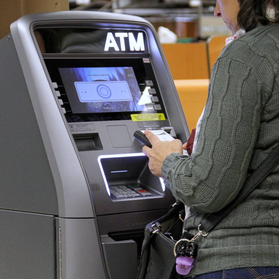 Bu hataları yaparsanız ATM kartınızı yutacak 3