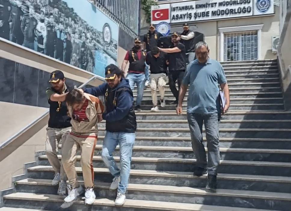 İstanbul'un göbeğinde böyle kaçırıldı Önce dövdüler sonra da gasp ettiler 13