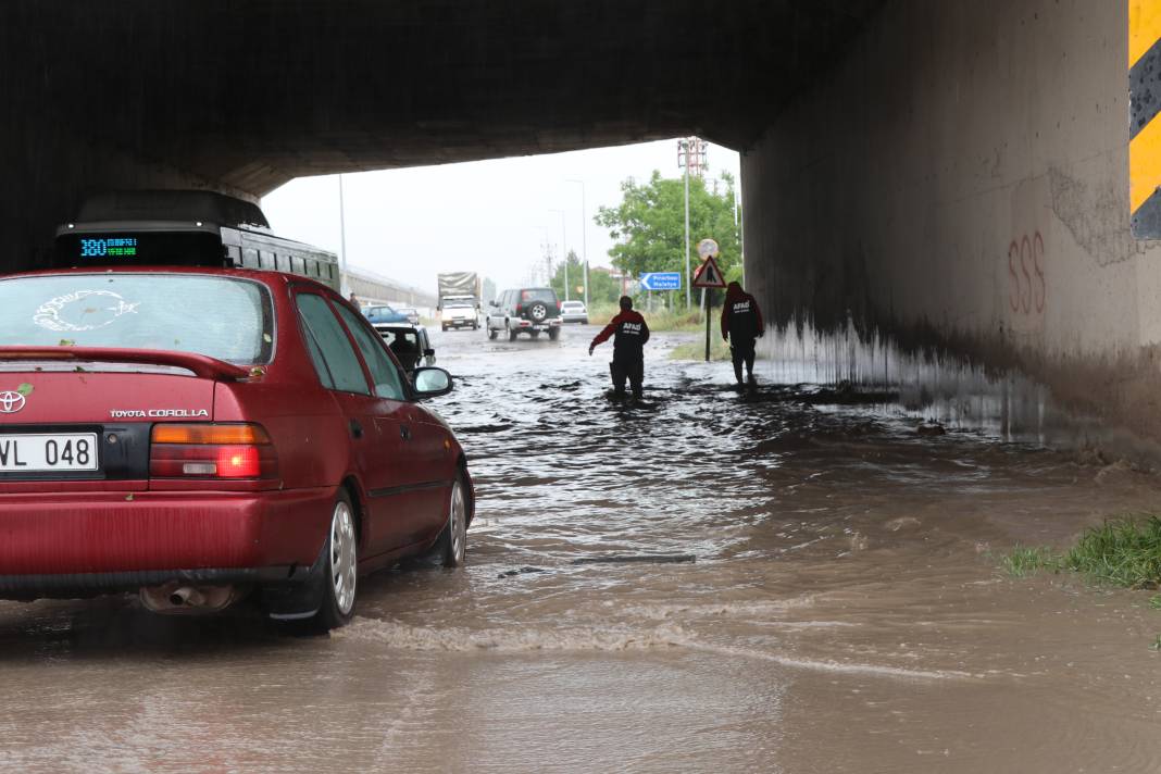 Yağmur yağdı. Kayseri'yi sel aldı 1