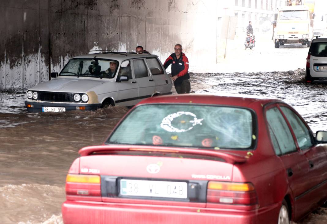 Yağmur yağdı. Kayseri'yi sel aldı 5