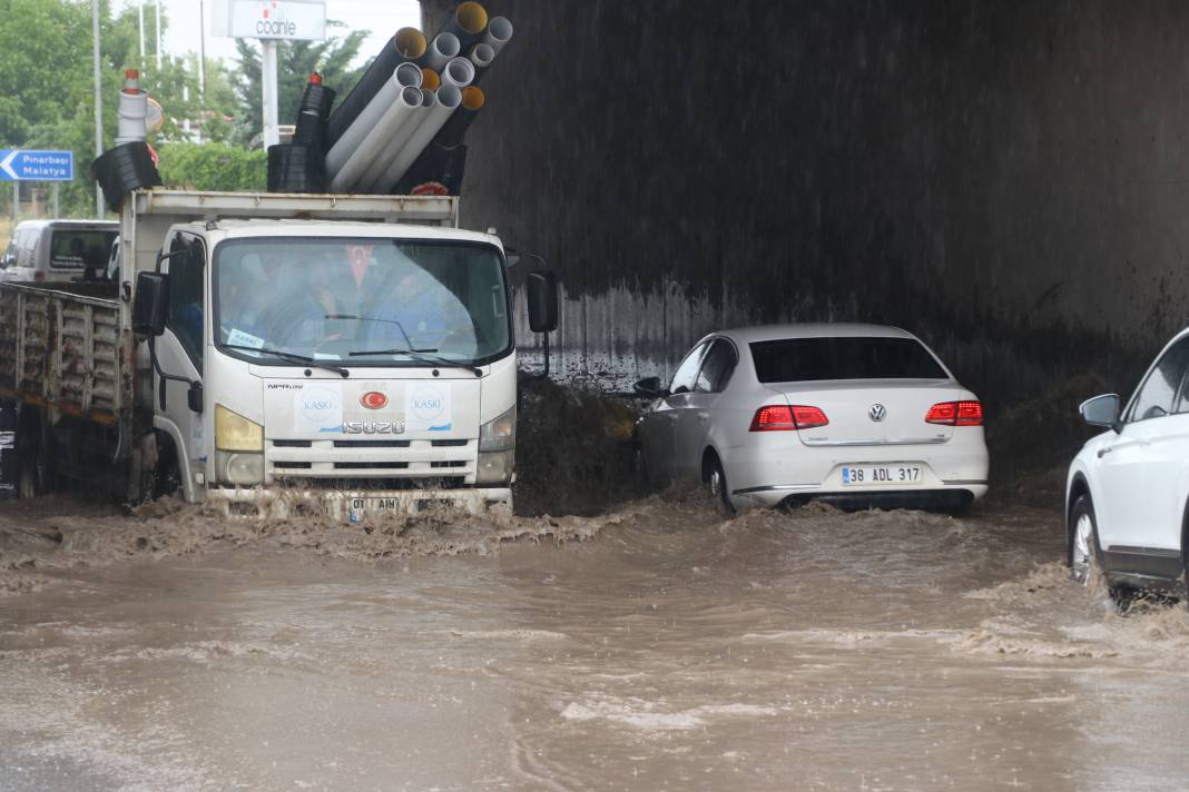 Yağmur yağdı. Kayseri'yi sel aldı 8