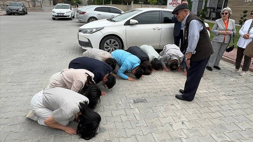 Korelilerin Türk gaziye hürmeti. İzlerken gözleriniz dolacak 3