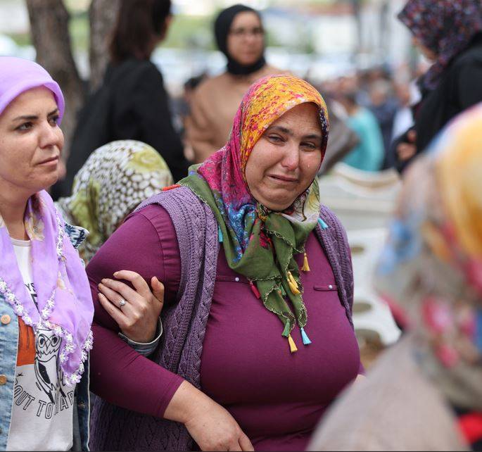 Gaziantep’ten yürek yakan fotoğraf! Yan yana toprağa verildiler 47