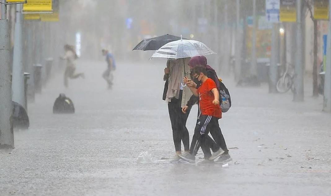 İstanbul dahil çok sayıda ili vuracak! Meteoroloji'den yeni uyarı geldi 52