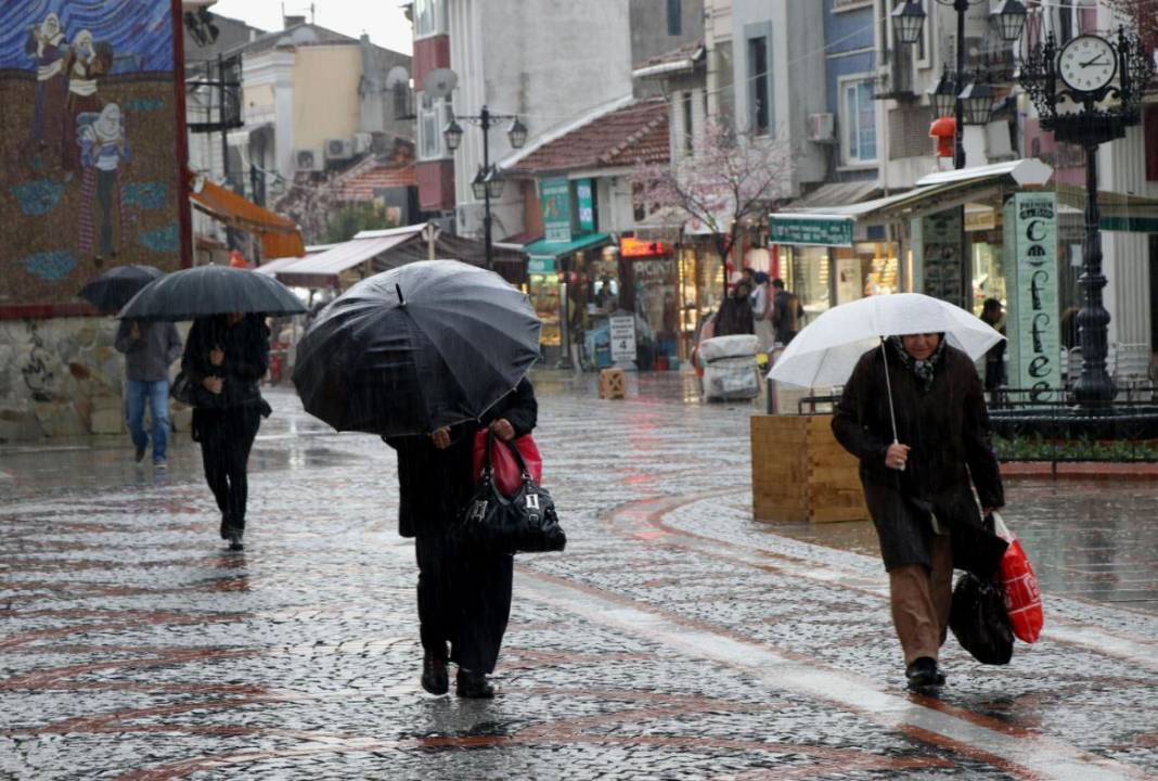 İstanbul dahil çok sayıda ili vuracak! Meteoroloji'den yeni uyarı geldi 48