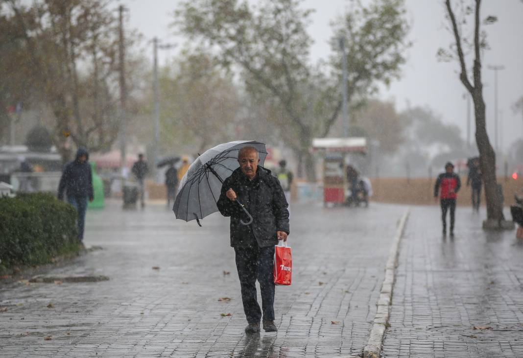 İstanbul dahil çok sayıda ili vuracak! Meteoroloji'den yeni uyarı geldi 44