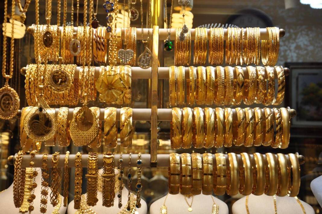 Dev bankadan altınla ilgili yatırımcıları şaşırtacak uyarı 14