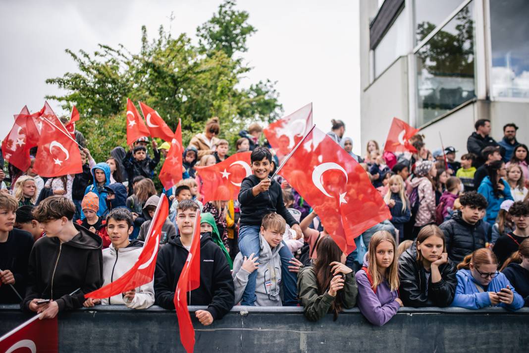 Almanya'da Türkiye depremi 8