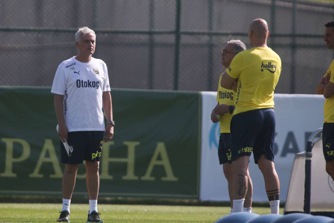 Fenerbahçe'de Mourinho fırtınası. Dikkat çeken kadro detayı 25