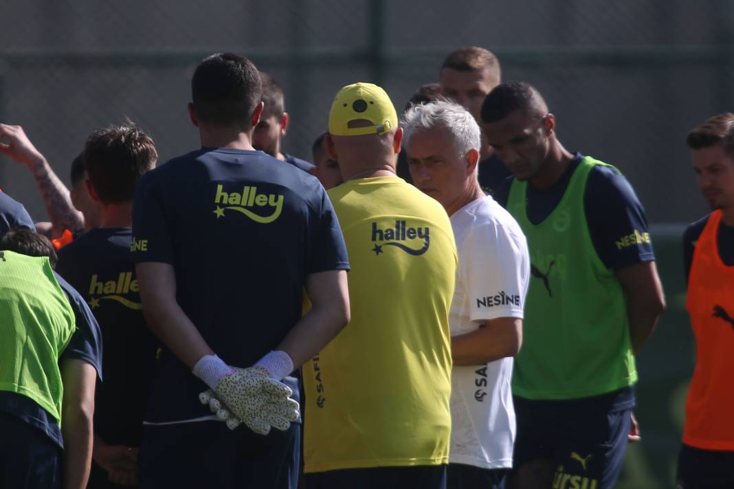 Fenerbahçe'de Mourinho fırtınası. Dikkat çeken kadro detayı 26