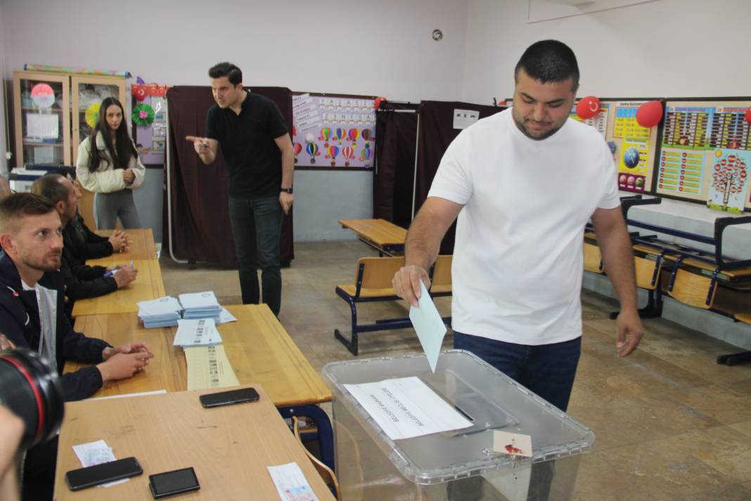 3 ilçe 4 beldede seçim tekrarlanıyor. 50 bin seçmen sandık başında 4