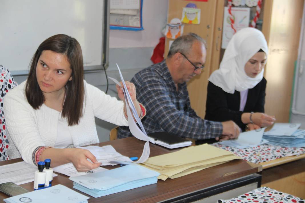 3 ilçe 4 beldede seçim tekrarlanıyor. 50 bin seçmen sandık başında 1