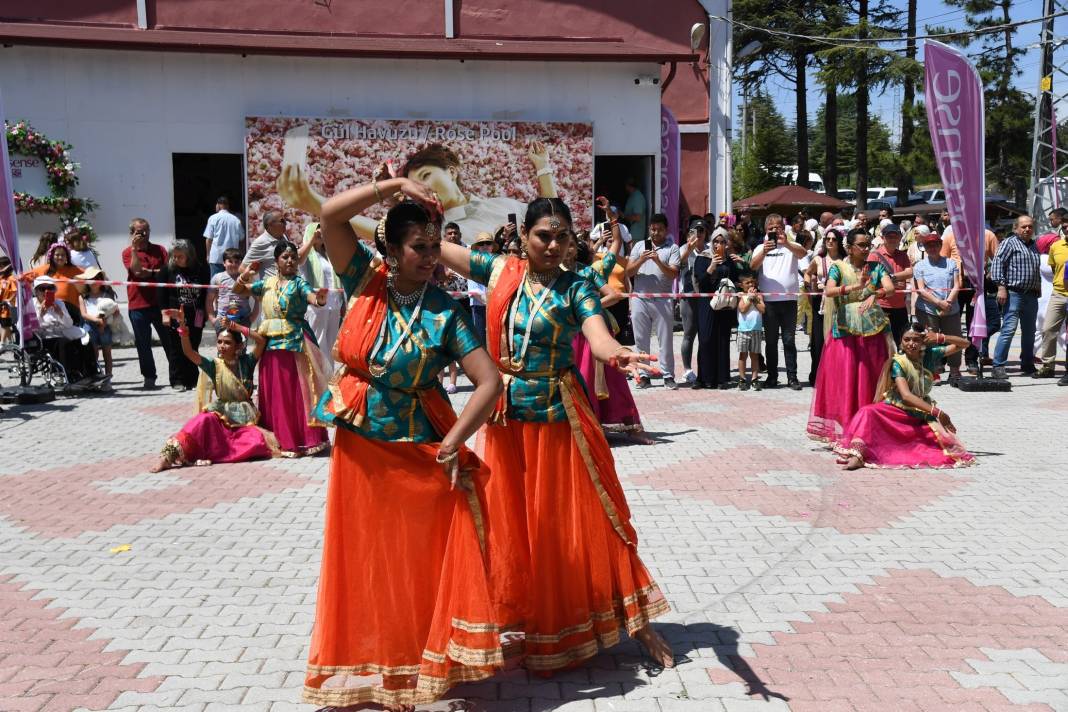 Uluslararası Isparta Gül Festivali'nde renkli görüntüler ortaya çıktı 4