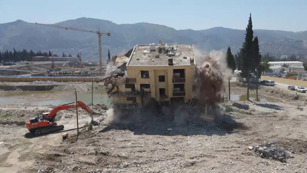 Hatay'da ölümle burun buruna getiren sağlamlık testi. Tatbikat değil gerçek 1