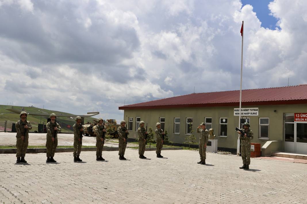 Mehmetçik bayramda da görev başında 15