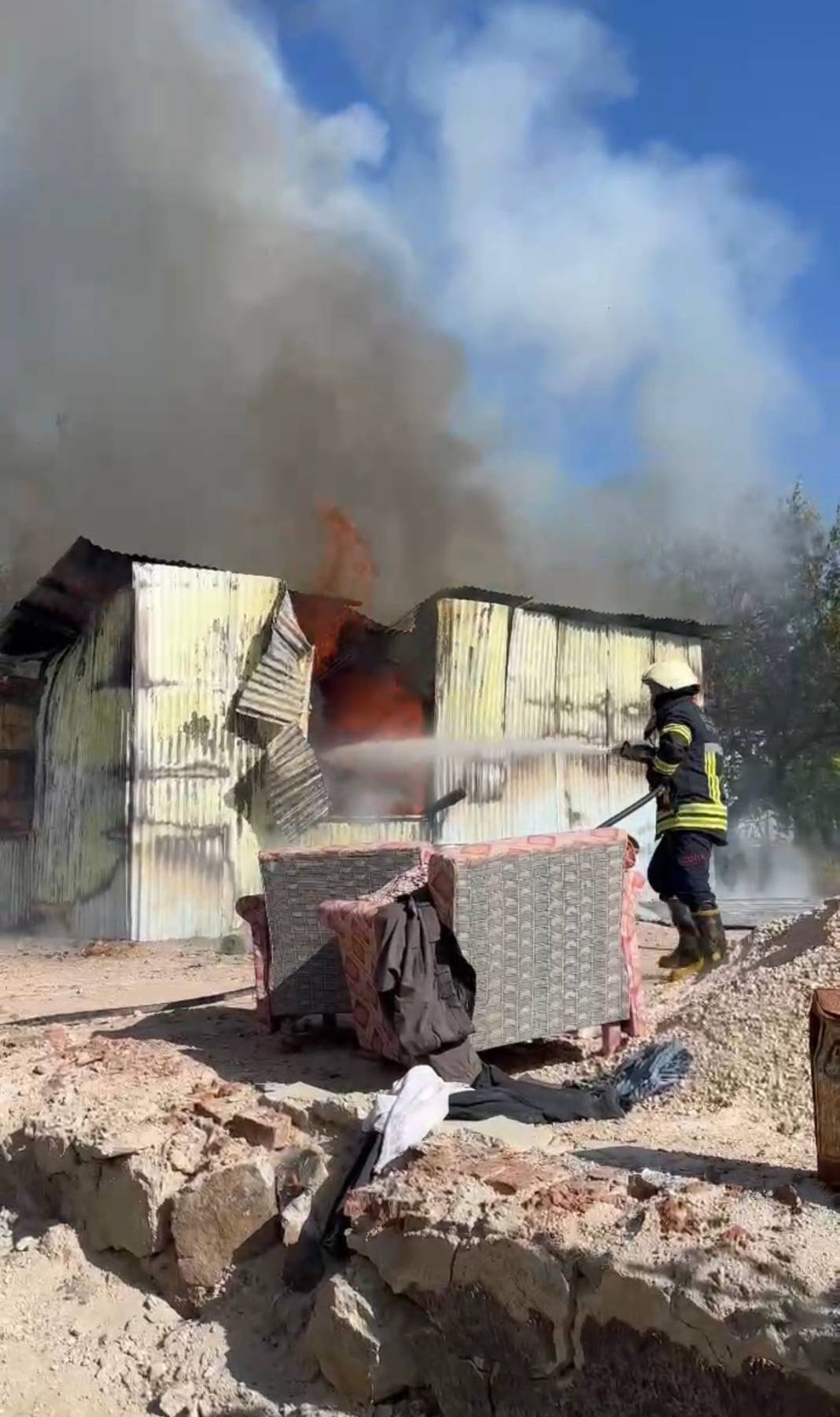 Elazığ'da yangında sac ev kül oldu 2