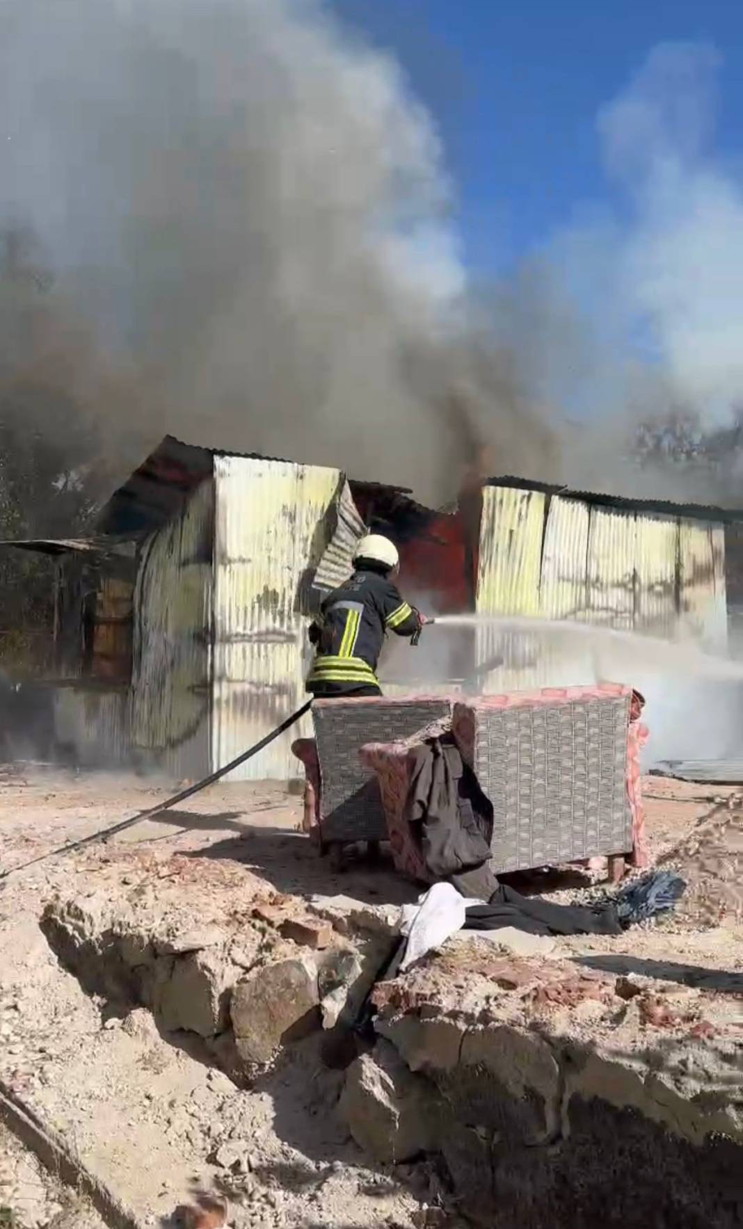 Elazığ'da yangında sac ev kül oldu 5