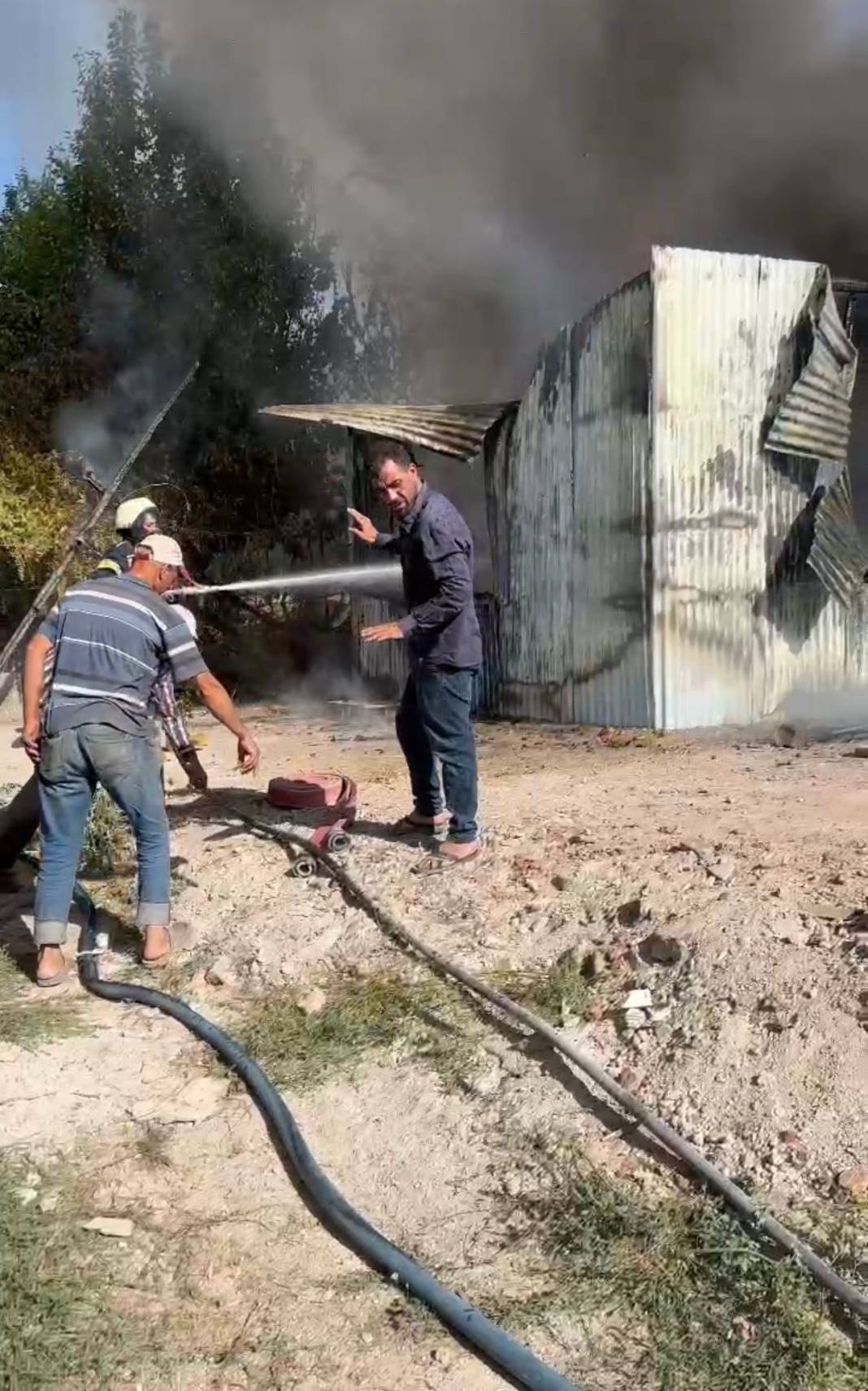 Elazığ'da yangında sac ev kül oldu 3