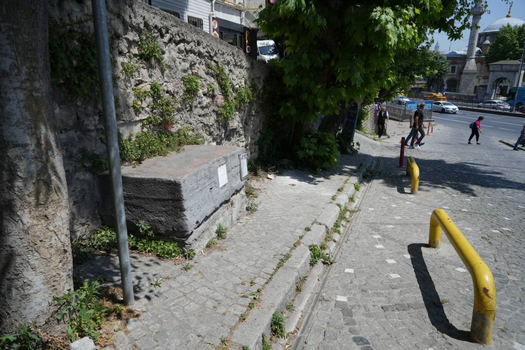İstanbul sokaklarında gördüğünüz taşlar neyin simgesi? Osmanlı'dan beri varlar... 4