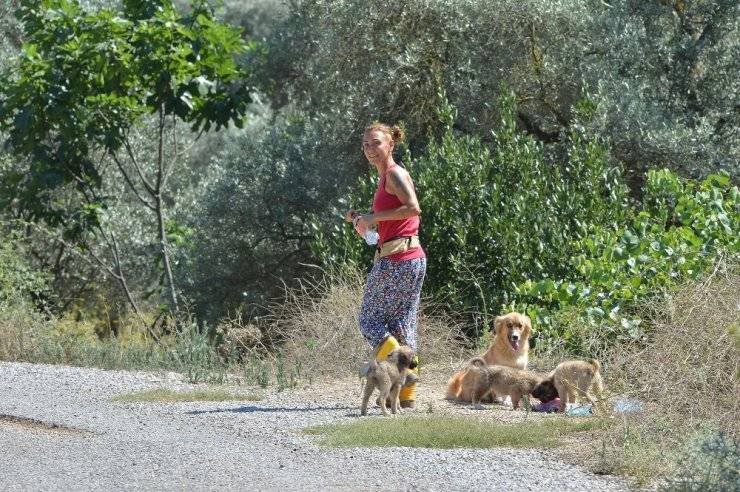 Özlem Tekin bakın nerede ortaya çıktı. İnzivaya çekilmişti 8