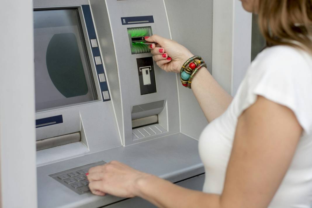 ATM'lerde yeni dönem. Para çekerken bu detaya dikkat 4