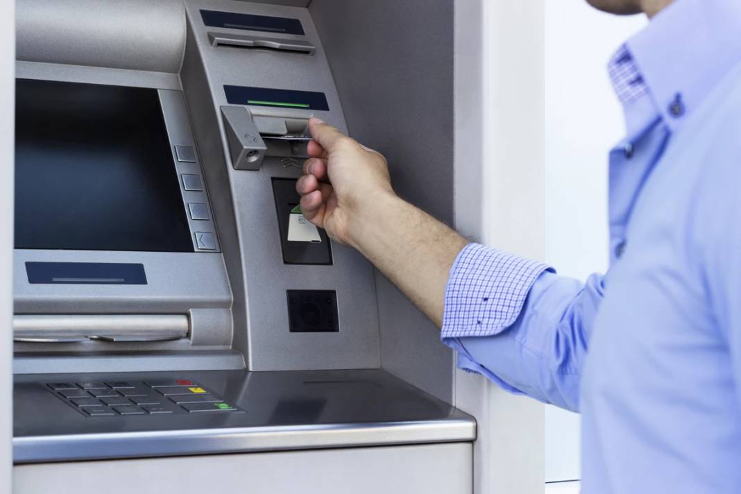 ATM'lerde yeni dönem. Para çekerken bu detaya dikkat 7