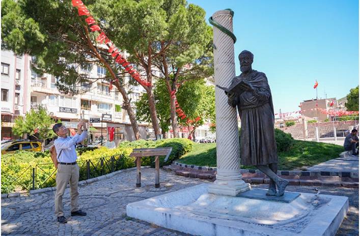 Japon akademisyen ikram edilen bir bardak çay ile müslüman oldu: Türkiye'yi görmeyen boşuna yaşıyor 4