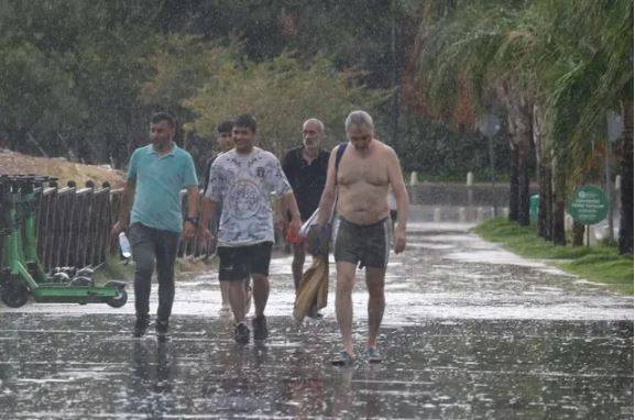 15 dakikada hayat felç oldu. Uçuşlar durdu ağaçlar devrildi plajlar boşaldı 7