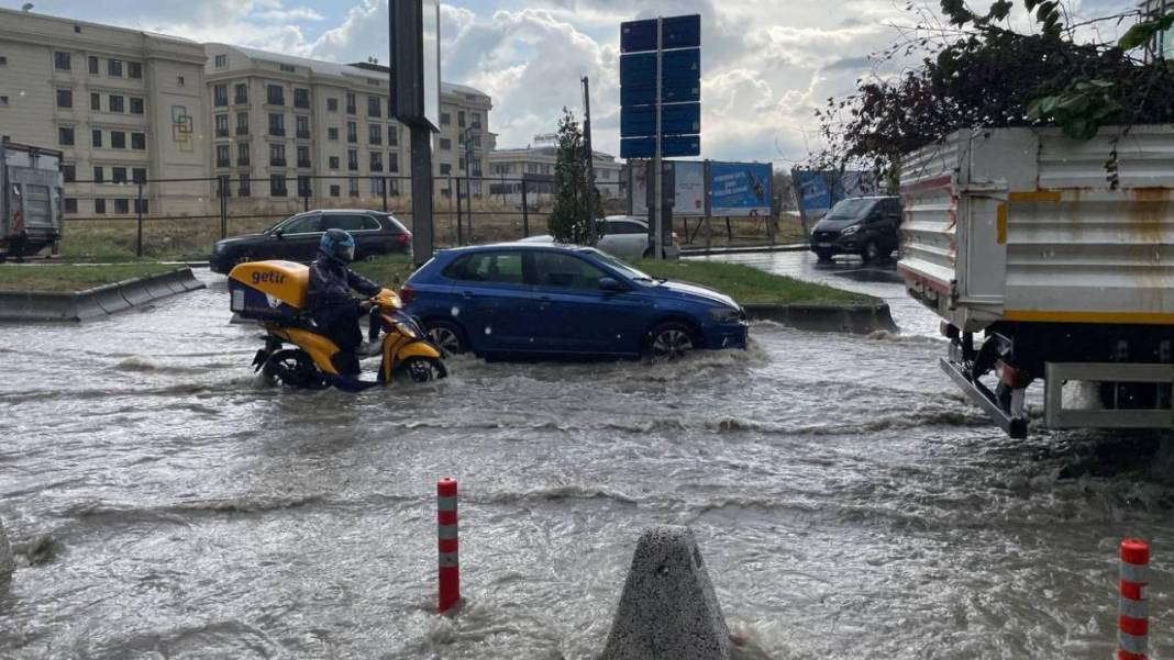 Meteoroloji 13 ili sarı kodla uyardı. Sağanak yağış kuvvetli geliyor 5