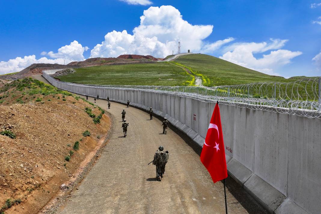 Türk Seddine jiletli teller de çekildi her saniye takipte 2