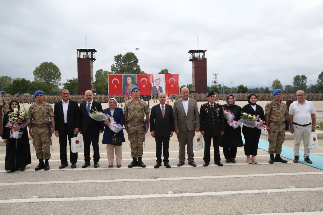 Kastamonu'da eğitimlerini tamamlayan uzman erbaşlar yeminlerini etti 16