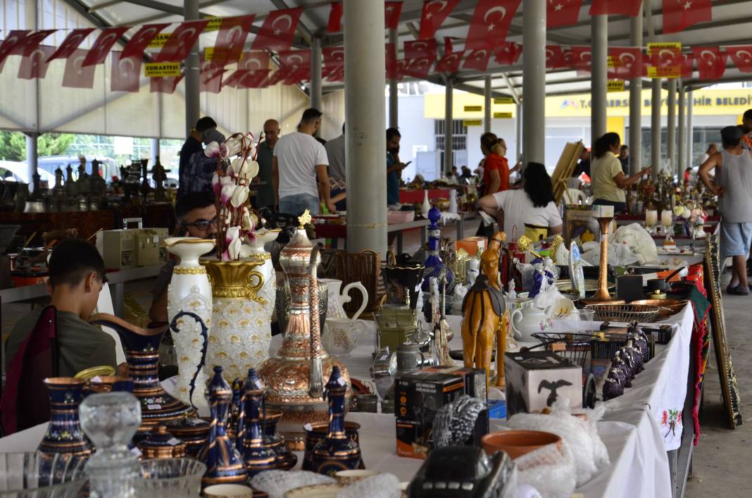 Mersin’deki antika pazarına büyük ilgi 6