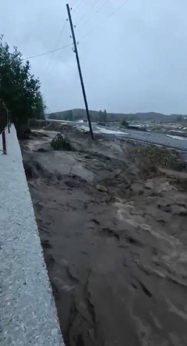 Sağanak vurdu. Köy sular altında kaldı 6