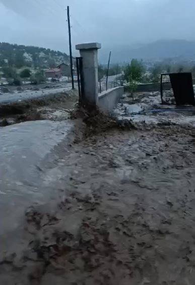 Sağanak vurdu. Köy sular altında kaldı 5