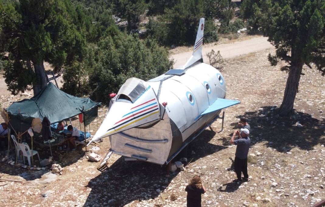 Tahtadan uçak ev yaptı rekor fiyat teklif ettiler. Kanatları açılıp kapanıyor 3