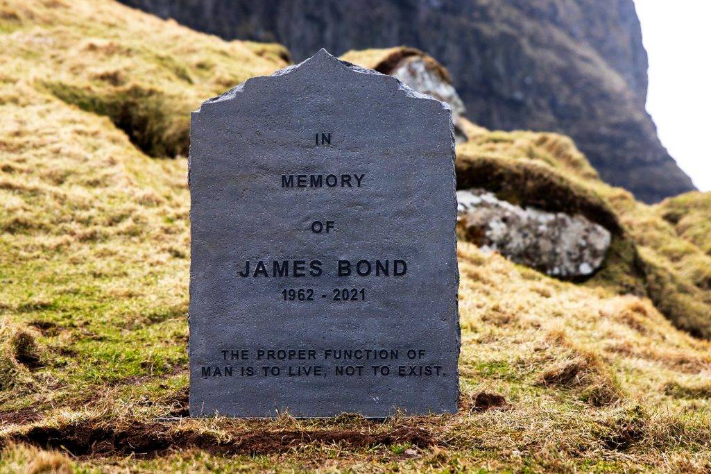 James Bond'un mezarı nerede? 007 James Bond'un mezarı bulundu 6