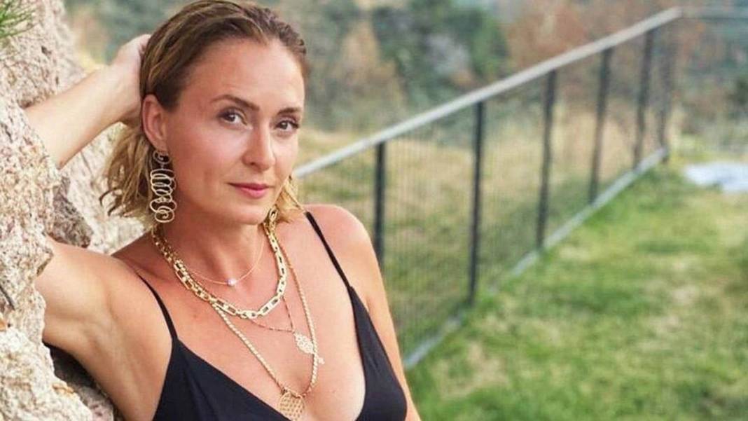 Ceyda Düvenci'nin mayolu pozları olay oldu 8