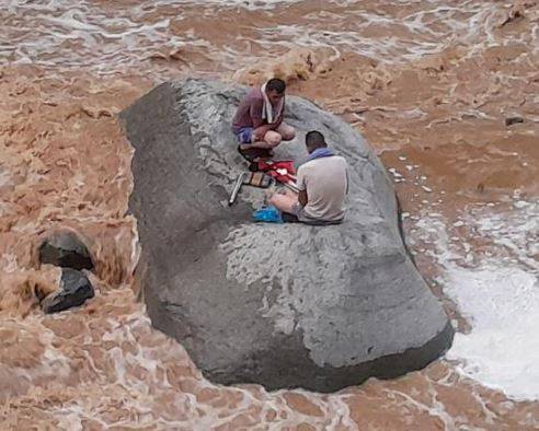 Piknik suların ortasında bitti. Sefa yapalım derken dehşeti yaşadılar 5