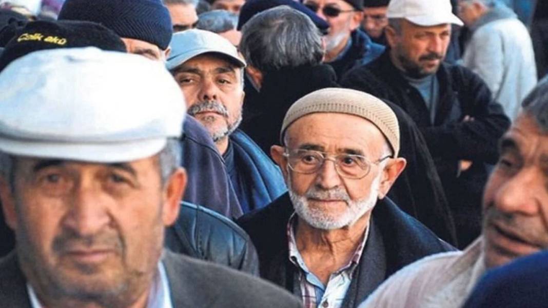 Emekli maaşında yeni rakam.  SGK uzmanı tarih verdi 5